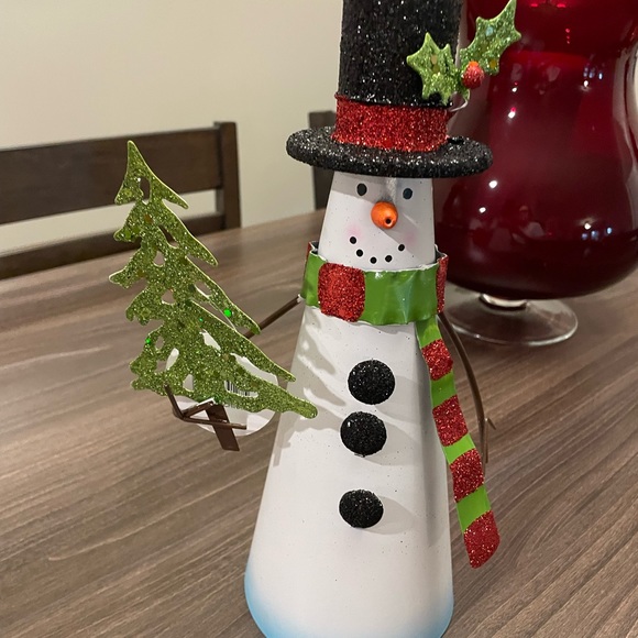 NWT metal snowman. ADORABLE! Perfect for the holidays - Picture 2 of 4